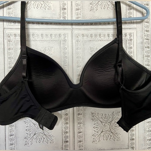NWOT Sz-36/B Bra in a Minimalist Basic Black, Comfy, Silky, Smooth Fit, No Wires - Picture 6 of 16